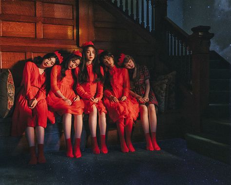 Korea Południowa, Red Velvet Photoshoot, Hallowen Ideas, Kim Yerim, Red Velvet Joy, Christina Aguilera, Girl Cakes, Non Fiction, Red Aesthetic