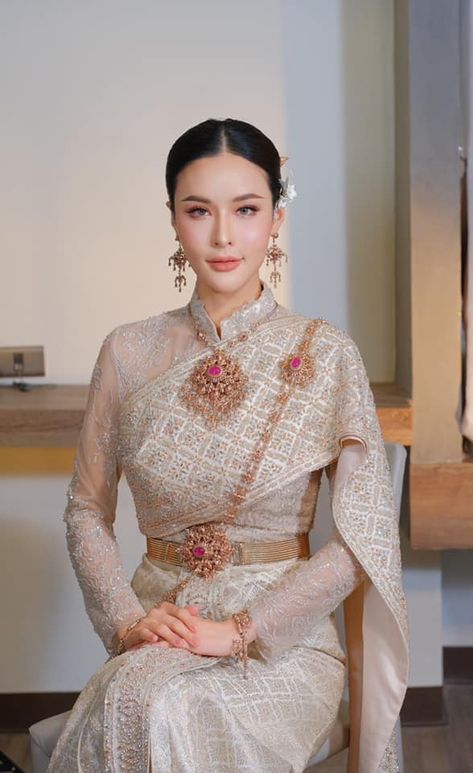 Thai Wedding Dress Modern, Traditional Thai Wedding Dress, Miss Grand Thailand National Costume, Davika Hoorne Thai Traditional Dress, Thai Traditional Dress, Traditional Wedding Dresses, Lady And Gentlemen, Traditional Wedding, Traditional Dresses