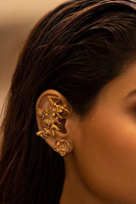 Gold toned ear cuffs with dancing soul carving. - Aza Fashions Gold Ear Cuffs, Gold Indian Jewelry, Ear Cuffs Gold Indian, Earring Aesthetic, Indian Gold Jewellery, Ear Cuff Jewelry, Indian Accessories, Dope Jewelry Accessories, Jewelry Set Design