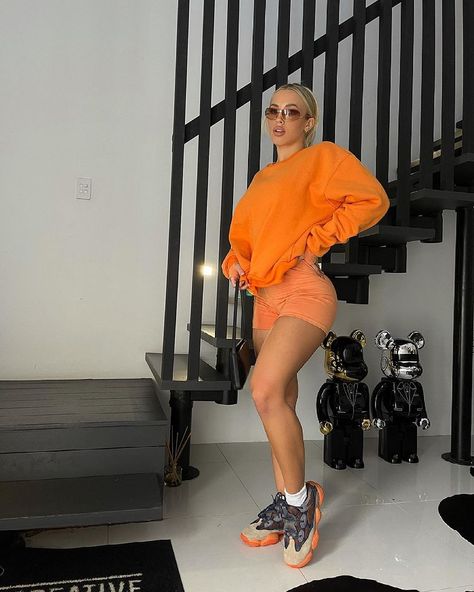 Tammy 🐚 (@tammyhembrow) • Instagram photos and videos Orange Sweatshirt Outfit, Sweatshirt Outfit Aesthetic, Tammy Hembrow, Biker Shorts Outfit, Yeezy Sneakers, Orange Outfit, Shorts Outfit, Sweatshirt Outfit, Casual Winter Outfits