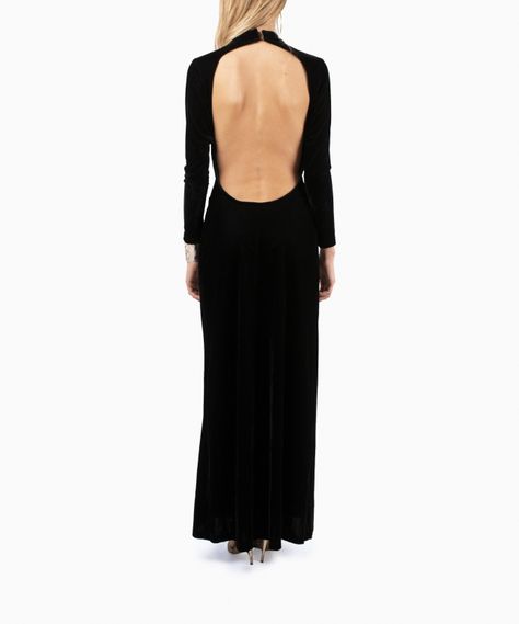 CAROLINA RITZ long dress rental Mireille. | Une Robe un Soir - Location de robes, vêtements et accessoires de luxe Fabulous Dress, Designer Evening Dresses, Black Velvet Dress, Popular Outfits, Velvet Color, Fabulous Dresses, Luxury Dress, Velvet Dress, Fitted Dress