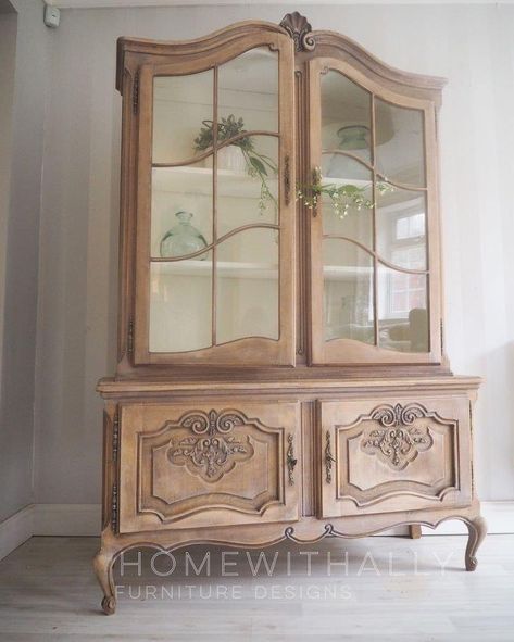 French Cabinet, Muebles Shabby Chic, Limed Oak, Hutch Makeover, Cabinet Dresser, Dining Room Hutch, French Country Bedrooms, Diy Furniture Renovation, White Wax