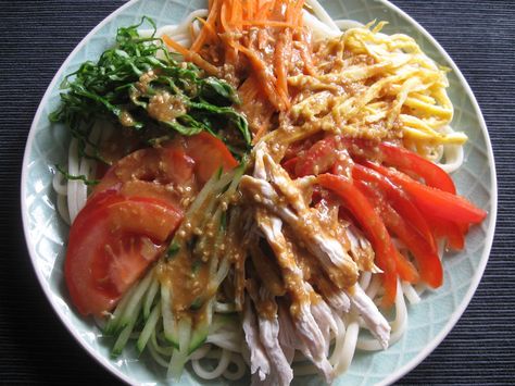 Udon Salad with Sesame Sauce | Hiroko's Recipes Udon Salad, Chicken Udon, Japanese Udon, Udon Recipe, Japanese Dinner, Sesame Sauce, Udon Noodles, Sesame Chicken, International Food