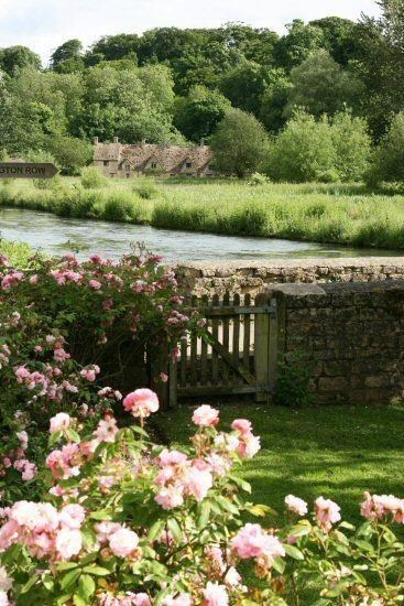 British Countryside, Garden Gate, English Cottage, English Countryside, Green Gables, Country Gardening, Garden Cottage, Garden Gates, English Garden