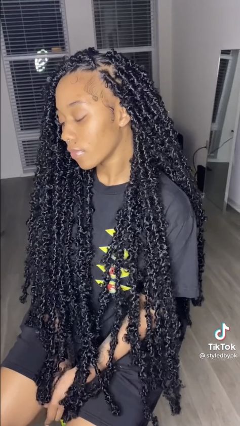 30 Inch Butterfly Locs, Fox Locs, Weave Hairstyles Braided, Soft Locs, Butterfly Locs, Faux Locs Hairstyles, African Hair Braiding Styles, Cute Braided Hairstyles, Cute Box Braids Hairstyles