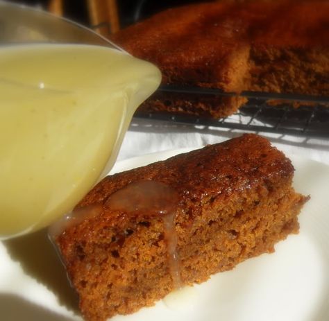 The English Kitchen: World's Best Gingerbread Cake with a Spiced Lemon Sauce Date Pudding Recipe, Butterscotch Sauce Recipes, Sticky Toffee Pudding Cake, Sticky Date Pudding, Date Pudding, Butterscotch Sauce, Toffee Sauce, Torte Cupcake, Toffee Pudding