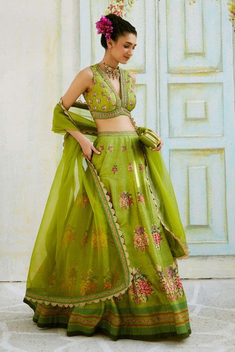 Green Blouse Lehenga, Floral Lehenga Crop Tops, Summer Lehenga, Green Floral Lehenga, Indian Crop Top, Lehenga Outfit, Floral Print Lehenga, Asian Attire, Indian Fits