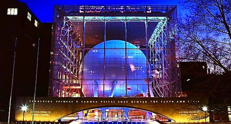 I'll know I've met the one when he says he wants to get married in a planetarium... Spherical Architecture, Sphere Architecture, Hayden Planetarium, Nyc Central Park, Round Building, Summer Staycation, Nyc With Kids, Building Images, American Museum Of Natural History