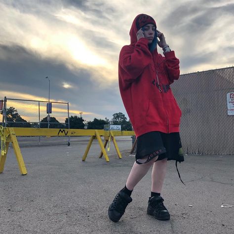 #Singer Billie Style, Billie Outfits, William Eilish, Billie Eilish Style, Billie Eilish Outfits, Lil Xan, Outfit Oversize, Billie Eyelash, Baggy Clothes