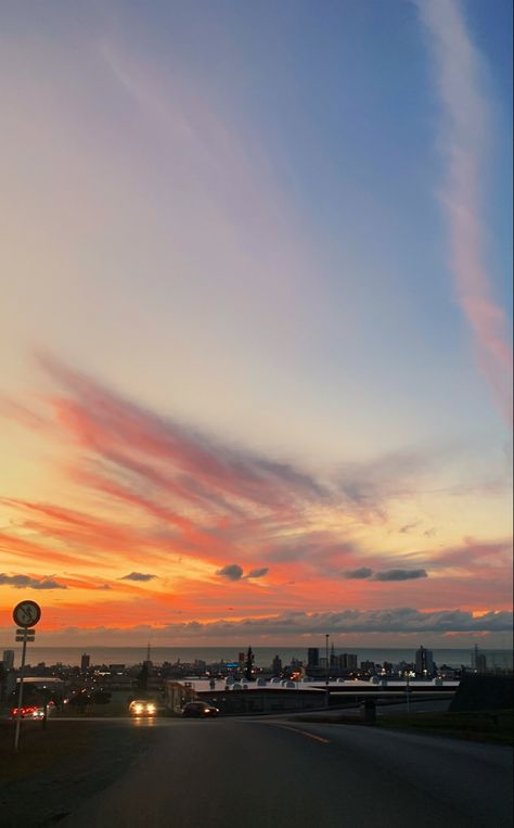 Japan Sunset Aesthetic, Sunset In Japan, Tokyo Sunset, Japanese Sunset, Japan Beach, Japan Street, Sunset Lover, Sunset Wallpaper, Pretty Sky