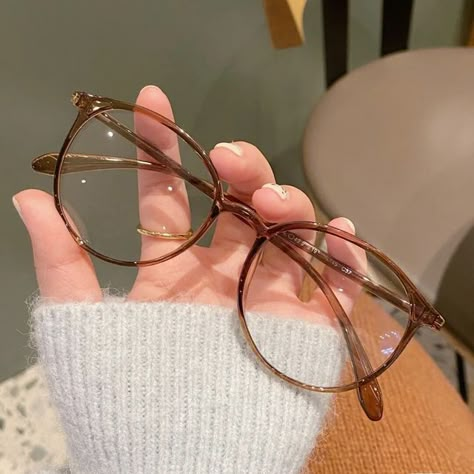 Round Glasses Aesthetic Girl, Blue Light Glasses Aesthetic, Round Glasses Aesthetic, Aesthetic Specs, Cute Round Glasses, Round Glasses Women, Circle Glasses Frames, Beige Glasses, Aesthetic Glasses Frames