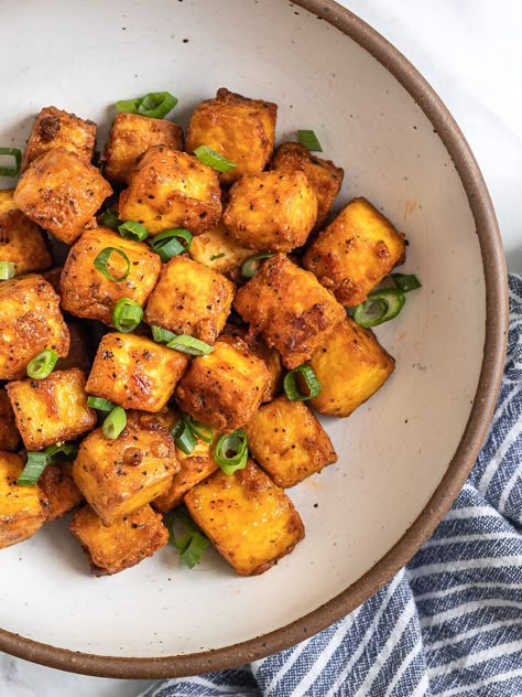 Air Fryer Tofu Crispy, Tofu Air Fryer Recipes, Protein Vegan Dinner, High Protein Vegan Dinner, Airfryer Tofu, Firm Tofu Recipes, Veggie Entrees, Ulcer Diet, Thai Crunch Salad