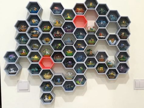 Modular hexagonal wall shelf for re-ment Pokemon Terrariums by Sining - Thingiverse Pokemon Shelves, Nintendo Room, Terrarium Display, Pokemon Tins, Pokemon Terrarium, Hexagon Wall, Trophies And Medals, Re Ment, Bathroom Outdoor