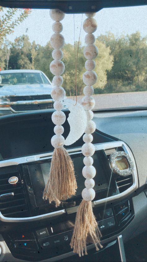 Diy Car Mirror Hangers Beads, Beaded Car Mirror Hanger, Diy Car Mirror Hangers, Vibe Hippie, Car Mirror Hangers, Vision Board Diy, Wood Beads Diy, Mirror Accessories, Girly Car Accessories