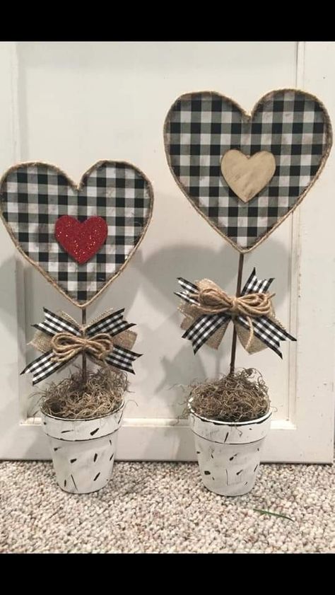 Black And White Valentine Decor, Valentine Paintings On Canvas Ideas, February Craft Ideas For Adults, Wooden Heart Ideas, Valentine Craft Ideas To Sell, Valentines Day Crafts To Sell Diy Ideas, Valentine’s Crafts, Valentine Wood Crafts Diy, Valentines Day Wood Crafts