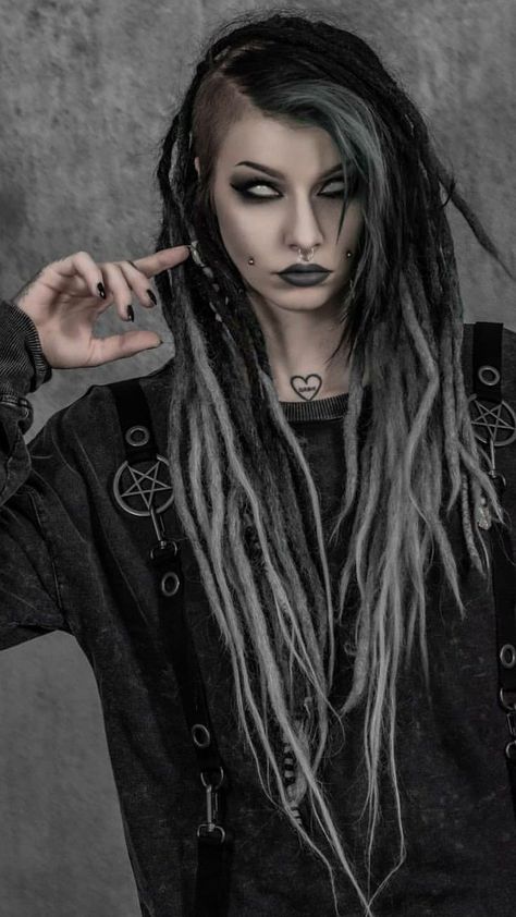 Dark Dreadlocks, Gothic Dreadlocks, Goth Dreadlocks, Viking Dreads Women, Dreadlocks Aesthetic, Dreadlocks Girl, Cheveux Oranges, Dreads Girl, Dread Locks