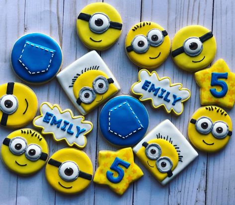 Minion Cookies Royal Icing, Minion Sugar Cookies, Minion Cookies Decorated, Minions Cookies, Minion Treats, Sugar Cookies Designs, Minions Birthday Party Decorations, Minion Party Theme, Minions Birthday Theme