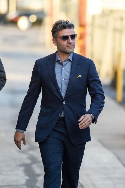 Oscar Isaac on Jimmy Kimmel Live February 14, 2018 Source @oscarisaacdaily Star Wars Cast, Corny Jokes, Oscar Isaac, Jimmy Kimmel, Feb 13, Gentleman Style, Blue Suit, Personal Blog, Fashion Street