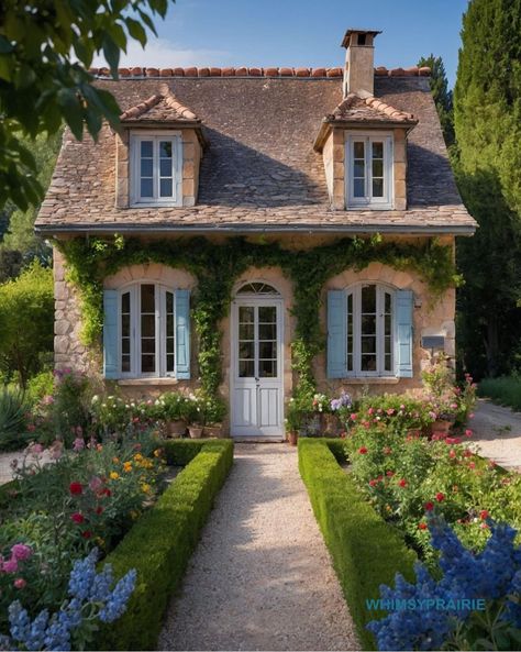 Small British House, Manor Aesthetic, Italian Country House, Garden Cottagecore, Outdoor Architecture, Art Genres, House Illustrations, Wholesome Life, Castle Ideas