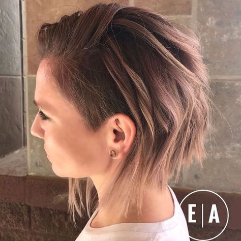 Choppy Bob With Temple Undercut Badass Hairstyles, Shaved Bob, Undercut Hairstyles Women, Shaved Hairstyles, Shaved Side Hairstyles, Side Hairstyles, Shag Hairstyles, Fringe Hairstyles, Penteado Cabelo Curto