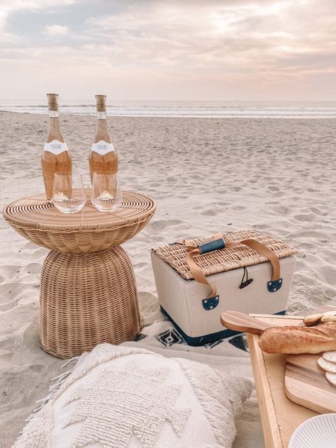 How To Create A Luxury Beach Picnic (+Packing List) Picnic Packing List, Luxury Picnic Basket, Picnic Menu, Portable Picnic Table, Almond Meal Cookies, Luxury Picnic, Cream Throw Pillows, Wicker Side Table, Cream Throw