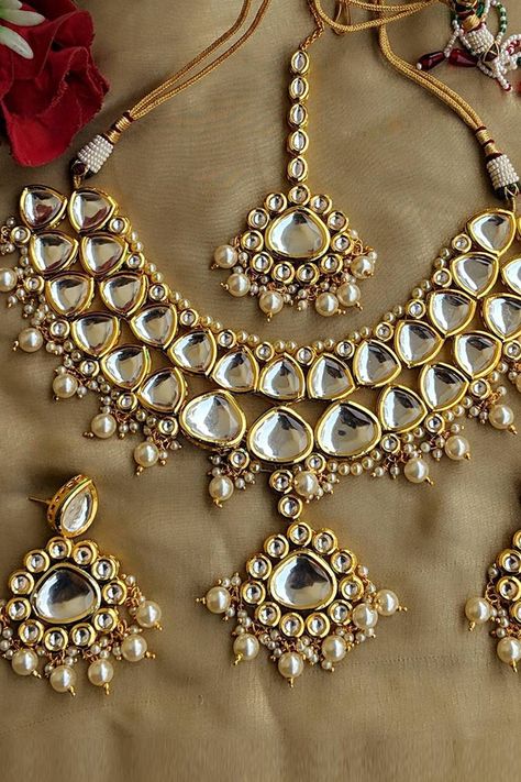 Inexpensive Jewelry, Perhiasan India, American Diamond Necklaces, Kundan Set, Long Pearl Necklaces, Maang Tikka, Bridal Fashion Jewelry, Indian Jewelry Sets, Diamond Necklace Set