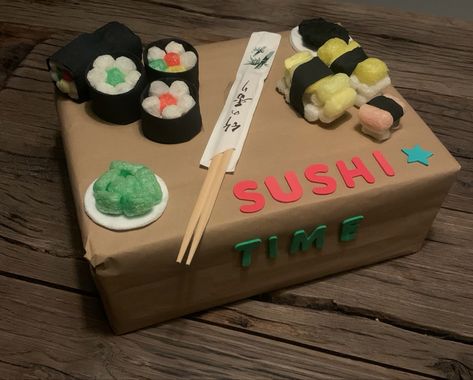 Sushi Valentine Box Ideas, Sushi Suprise, Surprise Sushi, Sushi Surprise, Sushi Time, Valentines For Boys, Valentine Box, Cardboard Crafts, Cute Crafts