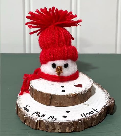 Snowman Crafts Diy, Log Slice, Christmas Props, Bazaar Crafts, Christmas Crafts For Kids To Make, Handmade Christmas Crafts, Christmas Wood Crafts, Holiday Crafts Christmas, Snowman Crafts