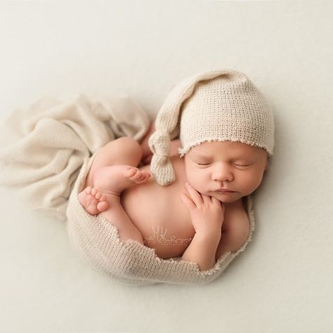 Sleepy Diy Newborn Photography, Newborn Photos Boy, Baby Boy Newborn Photography, Foto Newborn, Newborn Photography Boy, Baby Fotografie, Newborn Photography Poses, Newborn Studio, Newborn Baby Photoshoot