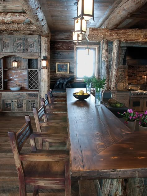 HGTV has inspirational pictures, ideas and expert tips on the best kitchen countertop options for every style and every budget. Old Log Cabin, Dapur Rustic, Best Kitchen Countertops, Wooden Countertops, Cabin Living, Log Cabin Homes, Wood Countertops, Kitchen Pictures, Design Del Prodotto