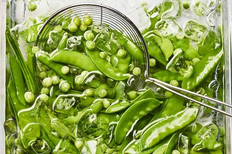 How To Make Crisps, Butter Mints, Culinary Cooking, English Peas, Types Of Vegetables, Fava Beans, Sugar Snap Peas, Green Vegetables, Cooking Light