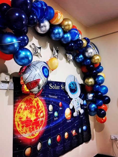 An arch of balloons of space and solar system theme with a banner of solar system Solar System Birthday Party Decorations, Planets Design, Space Themed Birthday Party, 7th Birthday Boys, School Birthday Treats, Space Themed Birthday, Planet Design, Birthday Treat, School Birthday