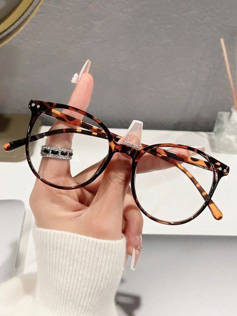 1pair Women Tortoiseshell Round Frame Anti-Blue Light Fashion Eyeglasses For Daily Decoration Clear Glasses AccessoriesI discovered amazing products on SHEIN.com, come check them out! Glasses Inspo, Cute Glasses Frames, Glasses Outfit, Glasses Inspiration, Light Fashion, Women Eyeglasses, Cute Glasses, Clear Glasses, Blue Light Glasses