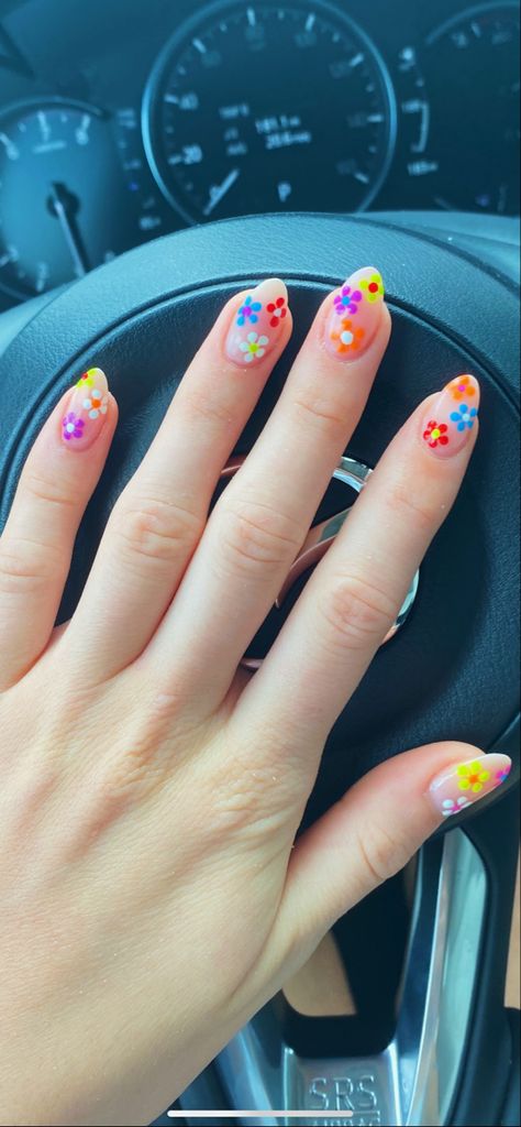 Cute Short Almond Shaped Nails, Summer Nails Short Almond Shape, Short Almond Shaped Nails Designs Summer, Mail Inspo Flowers, Pink And Yellow Flower Nails, 70s Flower Nails, Trendy Flower Nails, Almond Nails Flower Design, Simple Nails Almond Shape