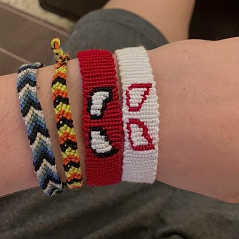 #spiderman #marvel #marvelstudios #matching #bracelet #diyideas #diy #alphabracelet #56567 Spiderman Embroidery Bracelet, Spider Man Bracelet Diy, Matching Spider Man Bracelets, Spiderman Matching Bracelets, Spider Man Friendship Bracelet, Spiderman Friendship Bracelet, Spiderman Bracelet Pattern, Spider Man Bracelet, Spiderman Diy