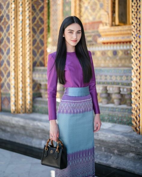 Silk Traditional Dress, Burmese Wedding, Traditional Thai Dress, Davikah Hoorne, Kondangan Outfit, Thai Silk Dresses, Mai Davika, Wedding Outfits For Women, Fashion Show Dresses