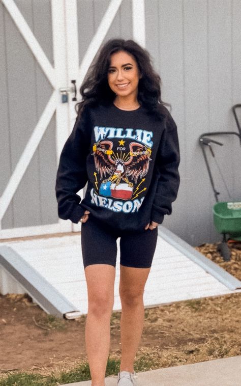 @llyssalayne on Instagram | western casual | western outfits | western outfit ideas | western style | western influencer | western wear | Willie Nelson Sweatshirt | Casual Outfits Western, Western Influencer, Western Casual Outfits, Outfit Ideas Western, Western Outfit Ideas, Casual Western Outfits, Sweatshirt Western, Western Sweatshirts, Western Casual