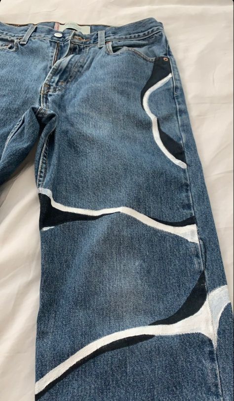 Hand Painted Jeans Aesthetic, Upcycle Clothes Painting, Paint In Pants, Jeans Modification Ideas, Jeans Painting Aesthetic, Diy Painting On Jeans, Painted On Pants, Pants Custom Paint, Painting On Jeans Aesthetic