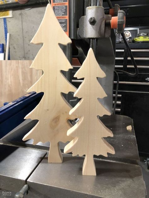 Jingle Bells Diy, Christmas Tree Patterns, Wooden Christmas Trees Diy, Alpine Tree, Christmas Diy Wood, Wood Craft Patterns, Wooden Christmas Crafts, Wooden Christmas Decorations, Wood Images