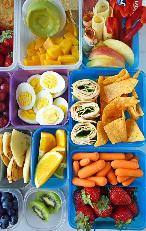 Back to School Kids Lunch Ideas. Healthy kids lunch ideas that includes wraps, roll-ups, sandwiches, quesadillas, gluten-free, meat and cheese kabobs, lunch snack ideas, and fresh fruits and veggies. Healthy lunch ideas by Modern Honey. www.modernhoney.com Cheese Kabobs, Lunch School, Modern Honey, Menu Sarapan Sehat, Healthy Lunches For Kids, Toddler Lunches, Crock Pot Recipes, Easy Healthy Lunches, Low Carb Dessert