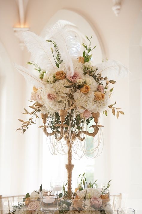 Great Gatsby Flower Arrangements, 1920s Floral Arrangements, Champagne Centerpieces, Art Deco Wedding Centerpieces, Chateau Cocomar, 1930s Wedding, Feather Centerpieces, Gatsby Themed Party, Great Gatsby Wedding