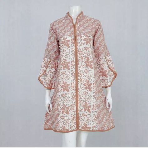 Modern Batik Dress, Tunik Batik Kombinasi, Batik Modern Fashion Style, Batik Fashion Modern, Model Blouse Batik, Model Gamis Batik Kombinasi, Dress Batik Modern, Batik Tunik, Model Dress Batik