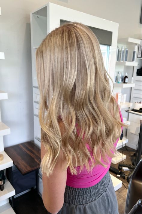 Natural Looking Blonde Hair Highlights, Sunkissed Hair Blonde, Luxury Hair Color, Sunkissed Blonde Hair, Sun Kissed Blonde, Beach Blonde Highlights, Sunkissed Blonde, Sunkissed Hair, Sun Kissed Highlights