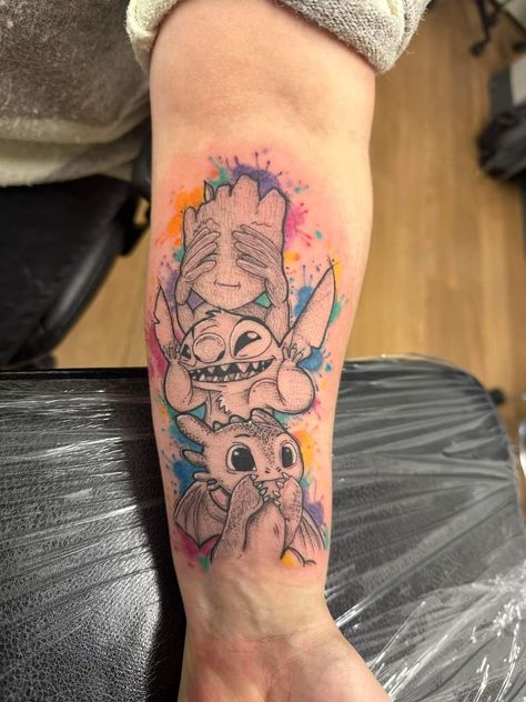 Stitch And Toothless, Toothless Tattoo, Cute Disney Tattoos, Groot Tattoo, Disney Stitch Tattoo, Disney Inspired Tattoos, Disney Sleeve Tattoos, Stitch Tattoo, Dragon Tattoo For Women