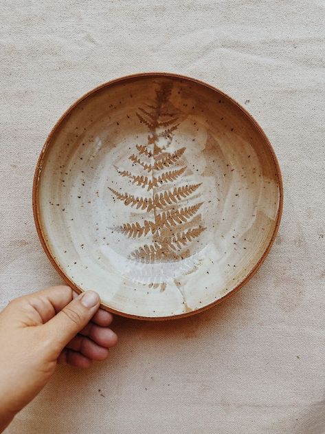 A perfect bowl for your favorite pasta with a fern inlay Pasta Bowl, Functional Pottery, Pottery Shop, Disney Castle, Pasta Bowls, Pottery Mugs, Pottery Painting, Ceramic Plates, Art Object