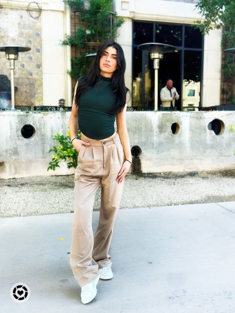 Trousers, green shirt, casual, fashion, style, business, classy oook, pose inspiration Emerald Green Shirt, Emerald Green Outfit, Green Shirt Outfits, Beige Pants, Green Outfit, Tshirt Outfits, Green Shirt, Work Attire, Business Fashion