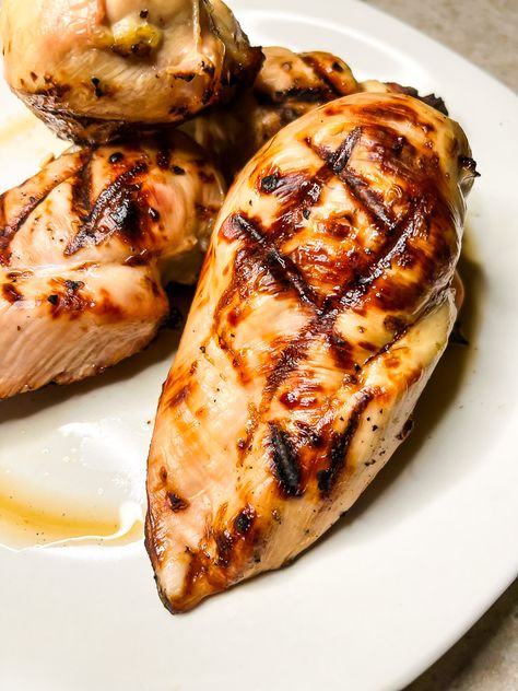 A recipe for Brined Chicken Breasts; juicy, delicious, fat-free flavour bombs! Bring on barbecue season :) How To Brine Chicken, Brine Chicken Breast, Brine Recipes, Brined Chicken, Fish Pasta, Brine Chicken, Dry Rub Recipes, Soup Appetizers, Brine Recipe