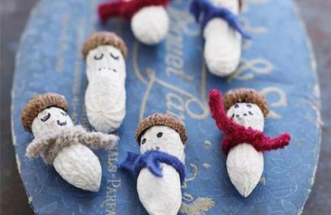 How to make tea light snowmen – Recycled Crafts Peanut Craft, Décor Table, Sweet Paul Magazine, Holiday Countdown, Navidad Diy, Christmas Makes, Recycled Crafts, Winter Crafts, Xmas Crafts