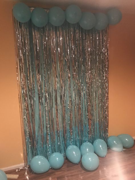 Simple Wall Decoration For Birthday, Photo Wall For Birthday, Simple Birthday Table Decorations, Tiffany Blue Party Ideas, Blue And White Birthday Decorations, Light Blue Party Decorations, Blue Decorations Party Birthday Ideas, Birthday Photo Wall, Blue Party Ideas