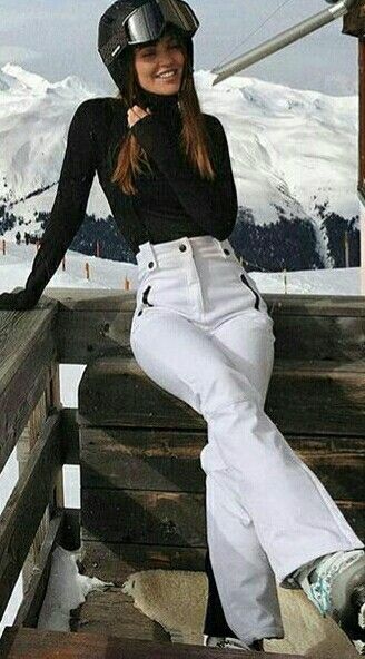 White Snow Pants Outfit, White Ski Pants Outfit, Snow Pants Outfit, Retro Ski Outfit, Women Ski Outfit, Cute Snowboarding Outfits, Cute Ski Outfits, White Ski Pants, Ski Fits